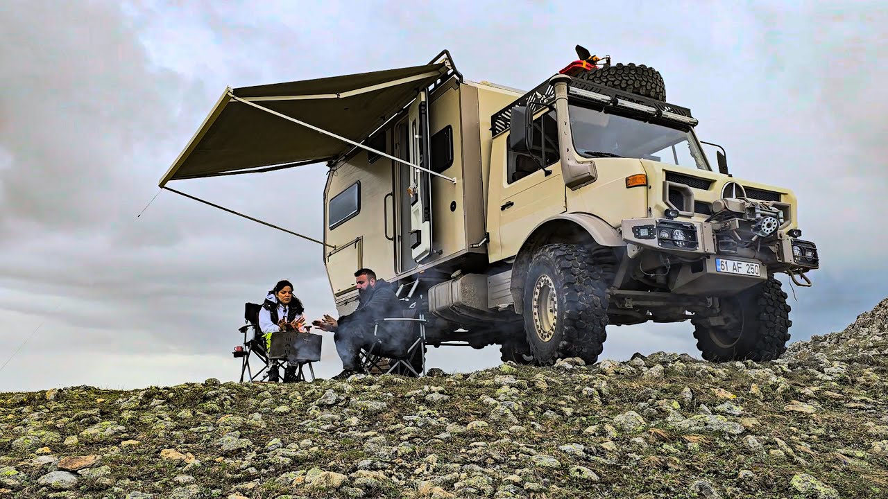 КЕМПИНГ В ИСТОРИЧЕСКОЙ ДОЛИНЕ ВО ВРЕМЯ СИЛЬНОЙ ШТОРМЫ