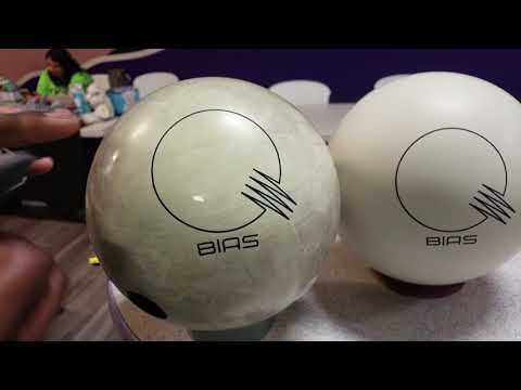 Como limpar uma bola de bowling Branco