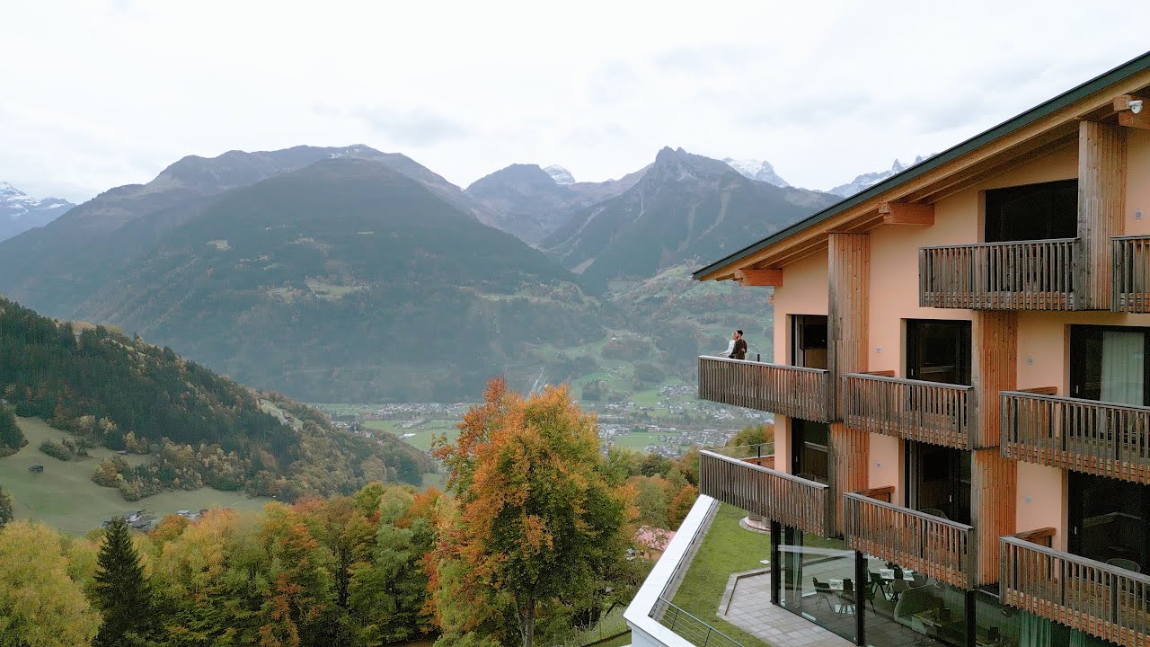 Bergpanorama direkt vom Zimmer: Aufenthalt im Hotel Fernblick Montafon