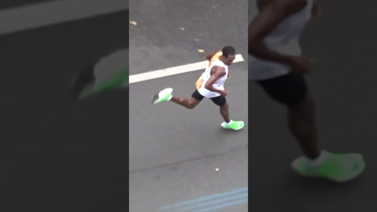 Unbelievable world record champion Kenenisa Bekele running Berlin marathon