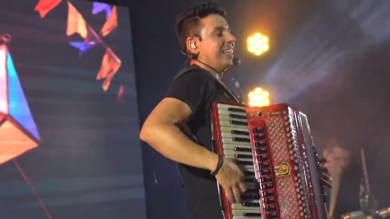 São João Gustavinho arrasta pé