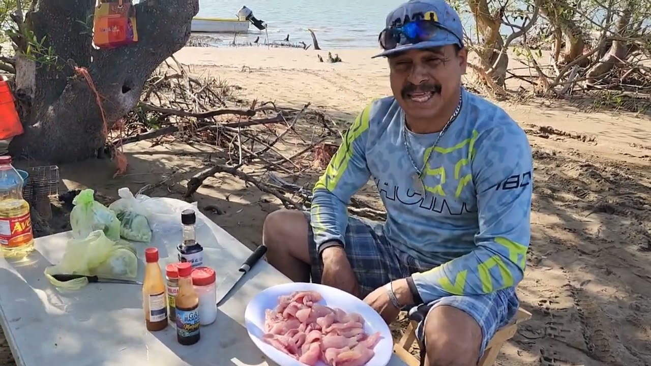 @El Gato Parado Oficial pescando y cocinando chicharrones