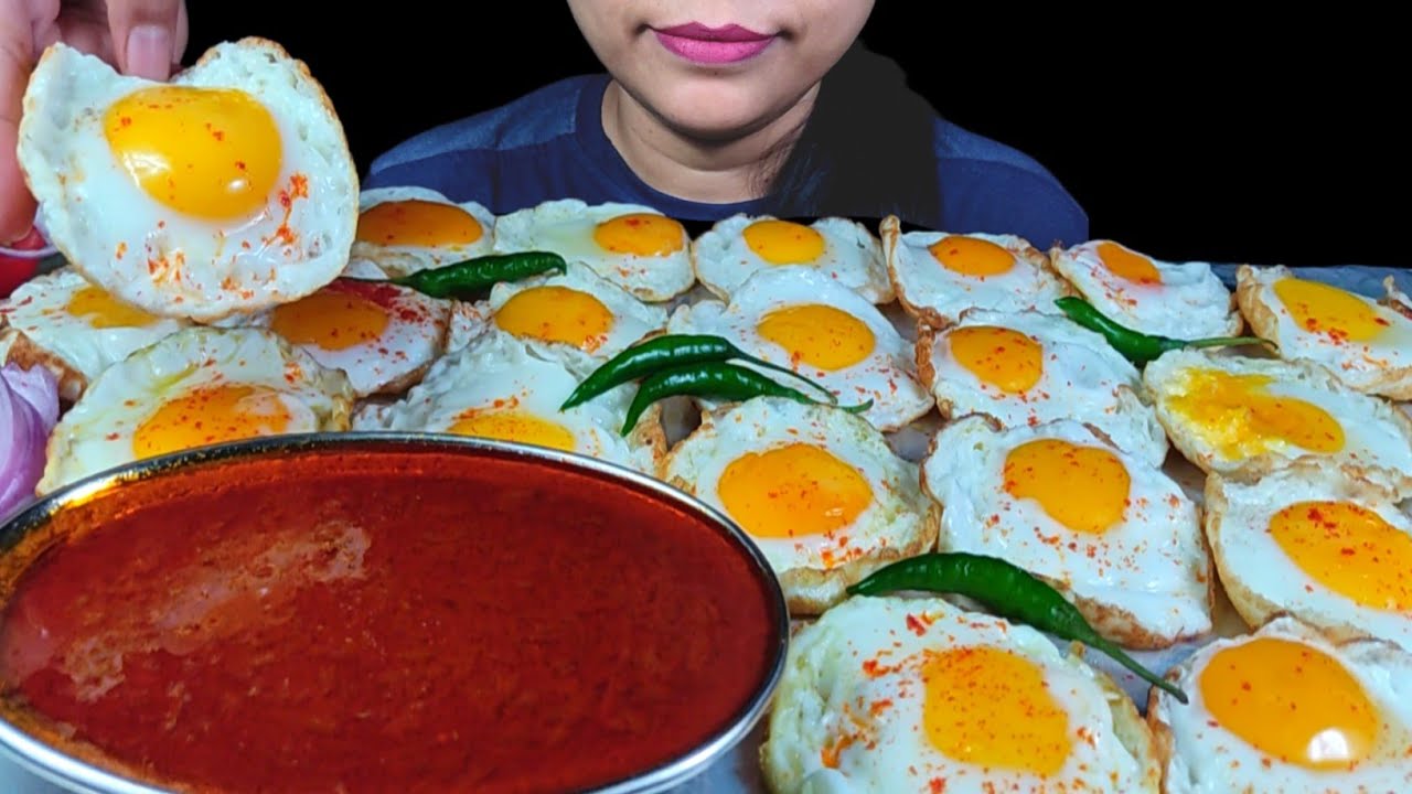 ASMR EATING LOTS OF SUNNY SIDE UP EGGS EATING CHALLENGE WITH SPICY GRAVY & CHILLI | INDIAN MUKBANG