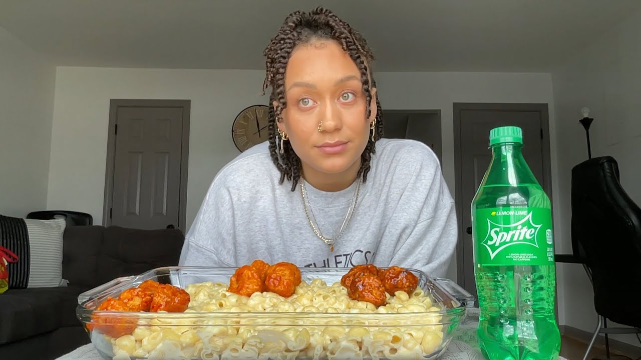 Mac n Cheese & BWW boneless wings Mukbang!