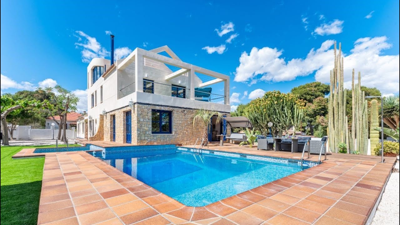 Elegant independent Mediterranean Villa with 6 bedrooms in Vistahermosa I Alicante
