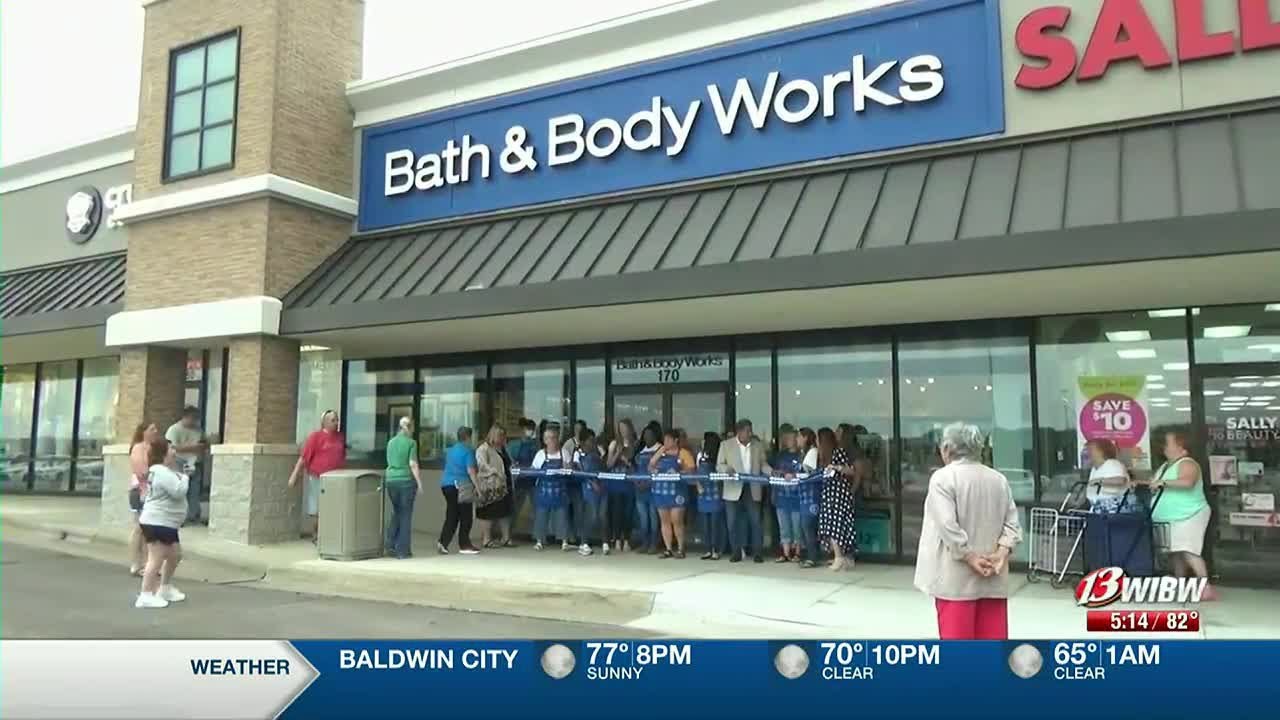 Bath and Body Works opens second location in Topeka - YouTube