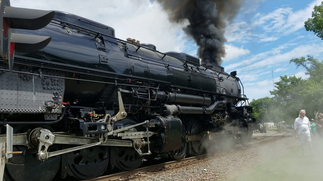 Union Pacific Big Boy 4014 leaving Iowa Falls, IA - YouTube