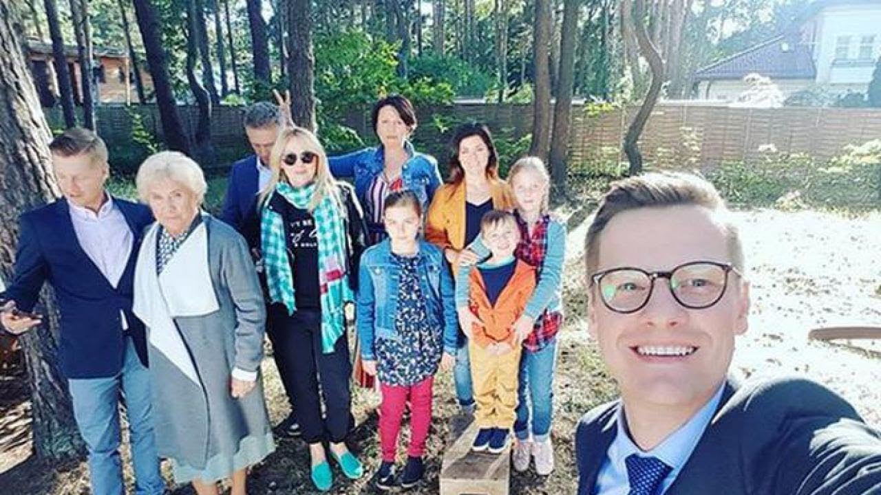 Gwiazda M jak miłość w stroju kloszarda zbiera na piwo! Jak mogła się tak pokazać? - ZDJĘCIA