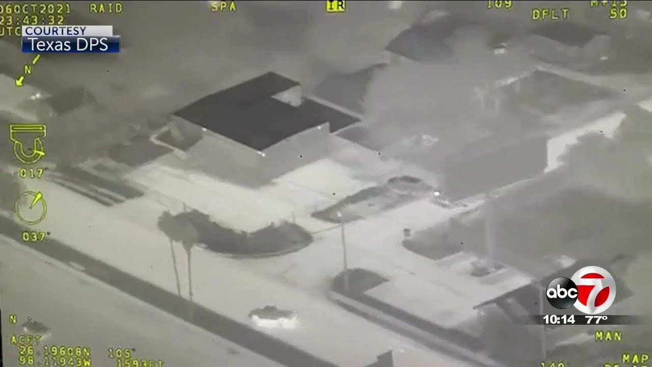 Human smuggler leads Texas DPS troopers on high-speed chase - YouTube