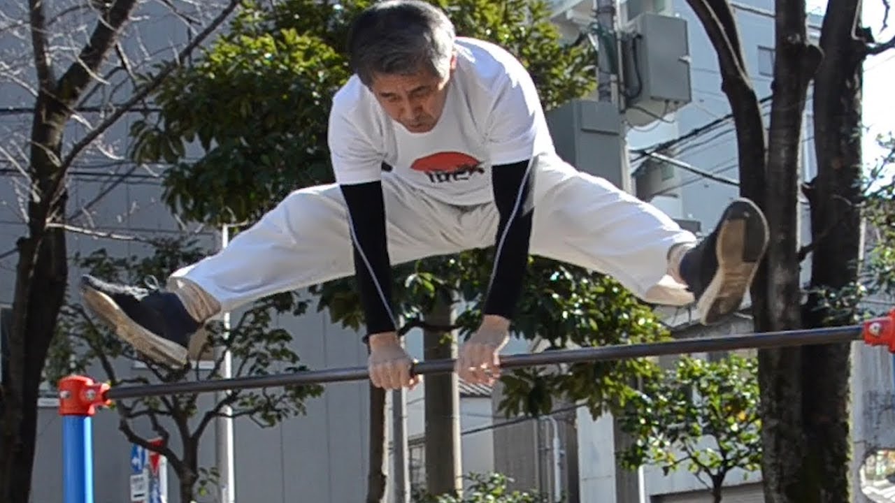 63歳の城栄司さん、公園の鉄棒グルグル　仕事漬けの不健康から一転