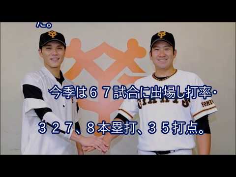 ファン投票で選ばれ笑顔でポーズをとる坂本勇（左）と菅野