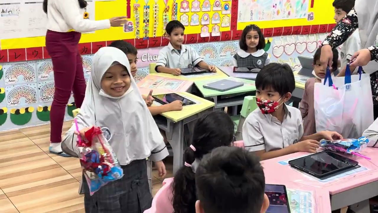 Bagi - Bagi Hadiah di Sekolah CIS | Februari 2026