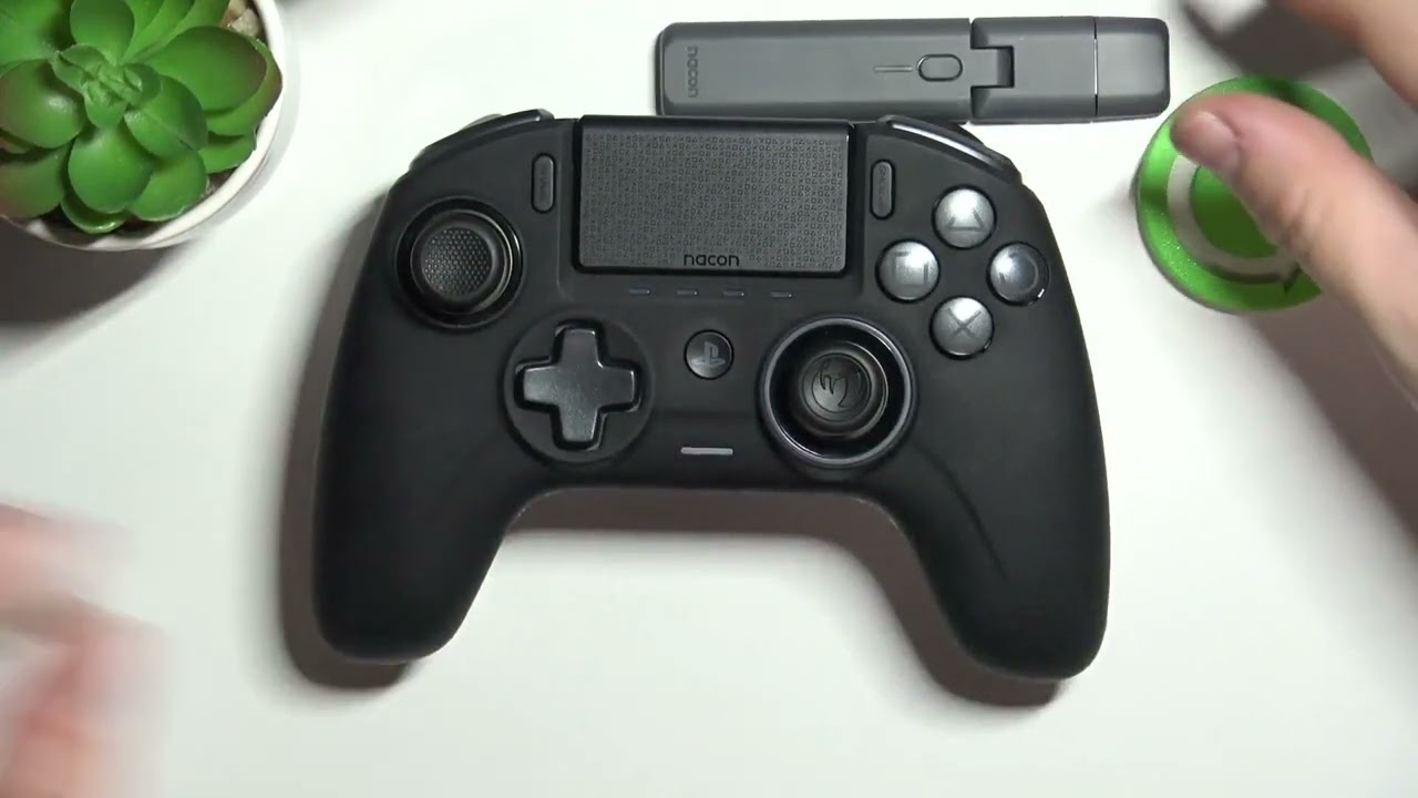 Nacon Revolution – Cosa c'è nella scatola