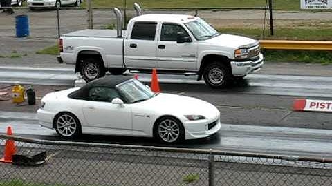 S2000 AP2 stock vs GMC SIERRA 2500 HD turbo Diesel modified