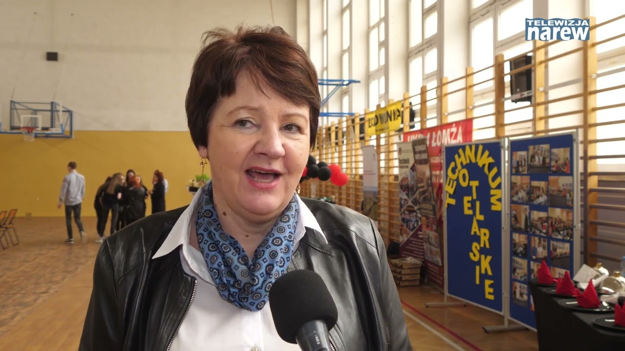 Pokaz barmański w łomżyńskiej "Budowlance"