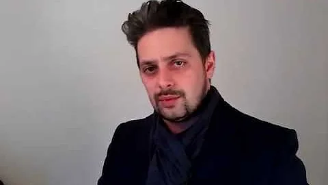 Cosa significa quando una persona strizza gli occhi?