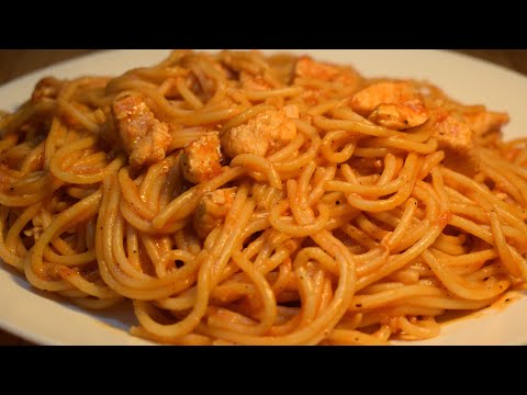 معكرونة بدون سلق مع قطع الدجاج باقل من نصف ساعة والطعم خيال 