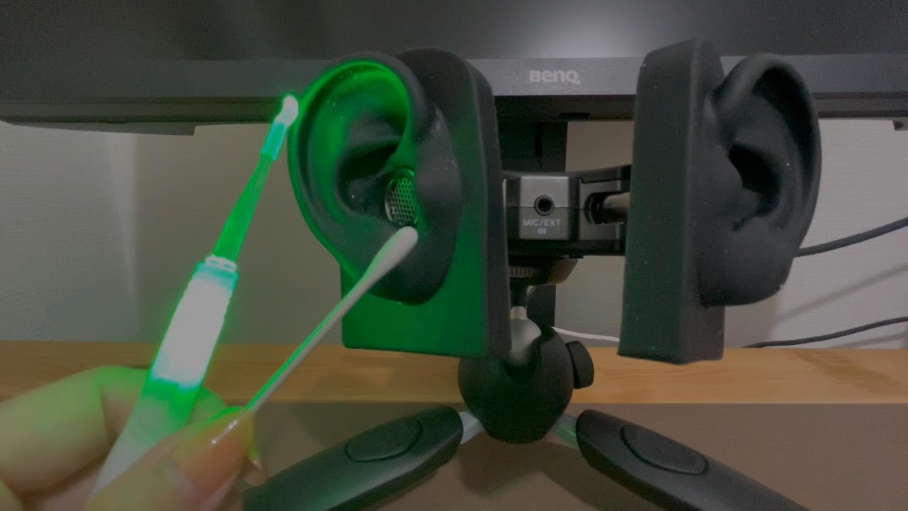 〖ASMR〗綿棒と光る耳かきで耳かき