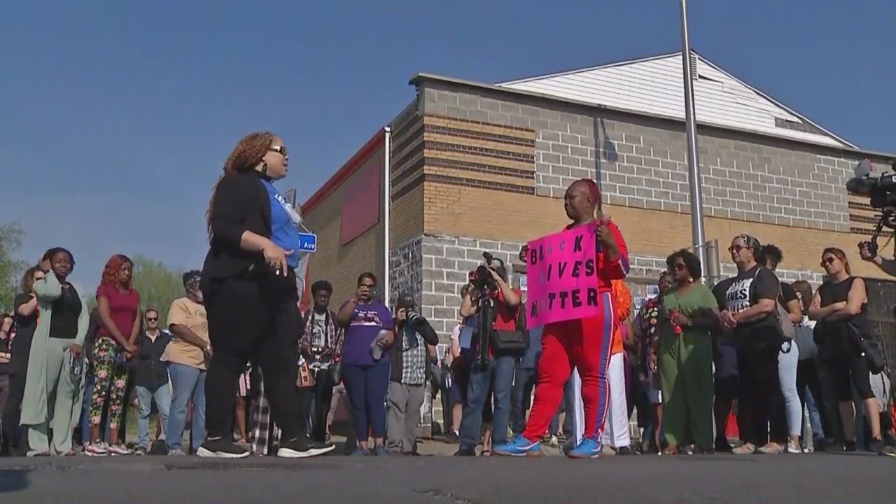 Hundreds gather outside Tops on Jefferson Ave to pray for mass shooting victims