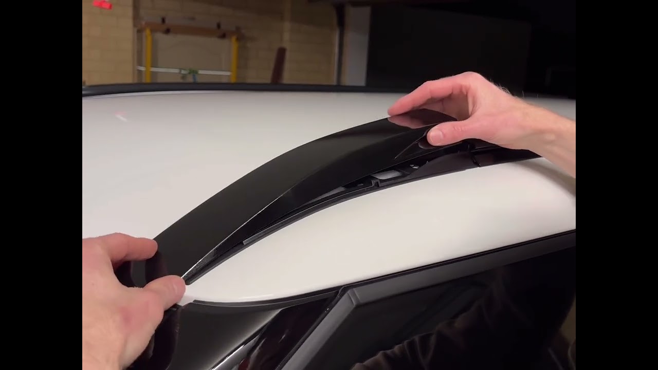 Mitsubishi Outlander ￼Generation 4 (MY 2022 onwards) Factory Roof Rail Removal and Install