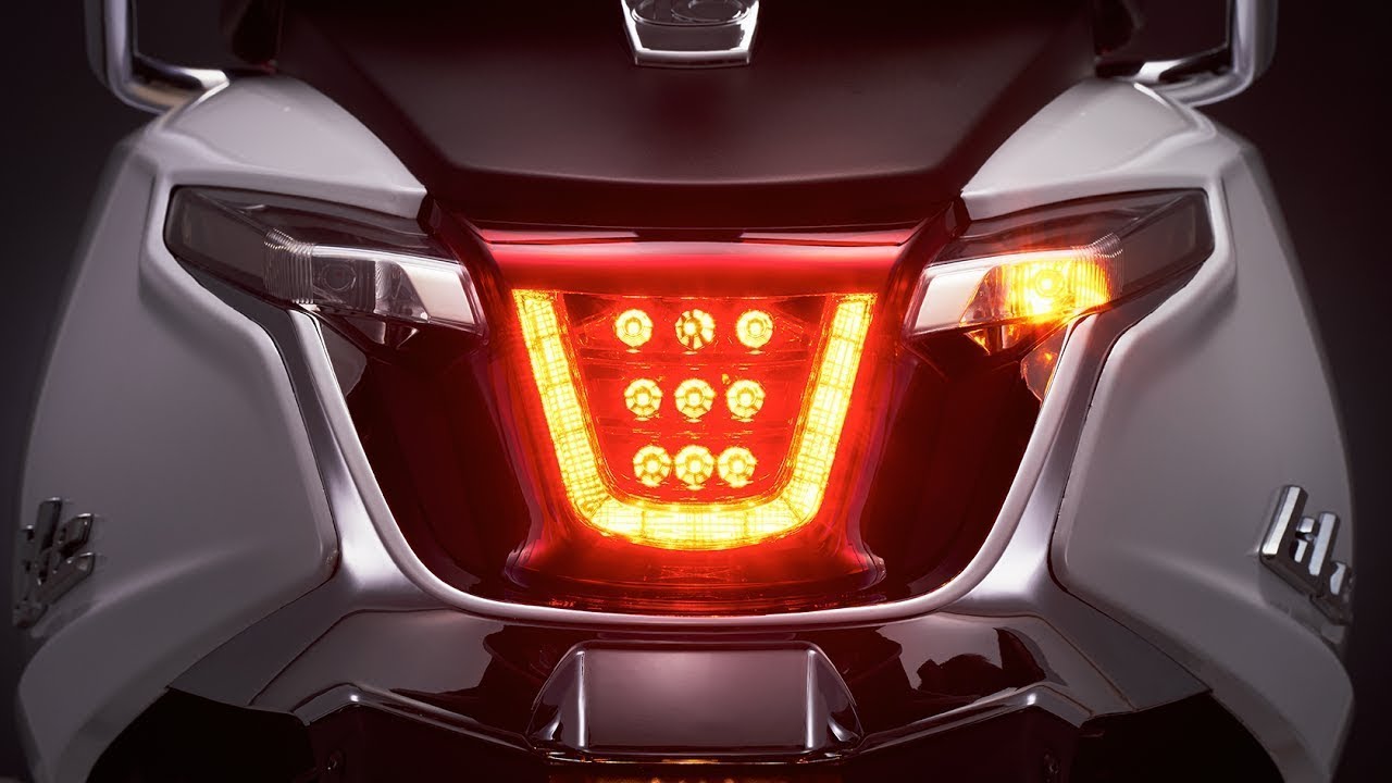 Kymco Like 150 VS Vespa Sprint - YouTube