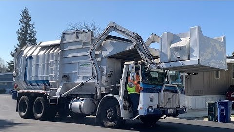 Volvo WXLL - Amrep Octo Front Loader w/ Carry Can