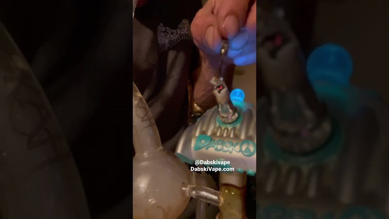 Taking a Dabski! Breath activated adapter works with coils and cartridges!Best Vape in the world