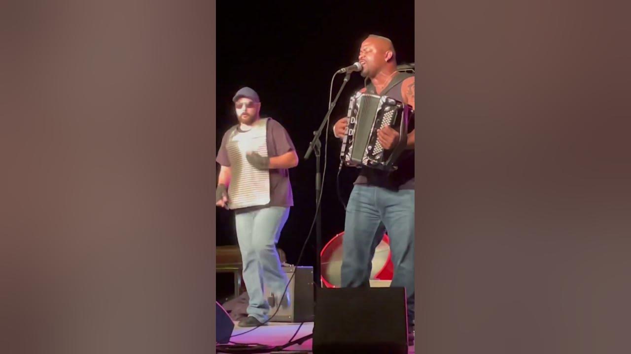 Dwayne Dopsie killin’ it in Keokuk at Rollin on the River