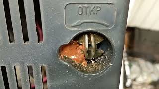картинка: Распоковка нового телевизора после 30 летнего хранения.
