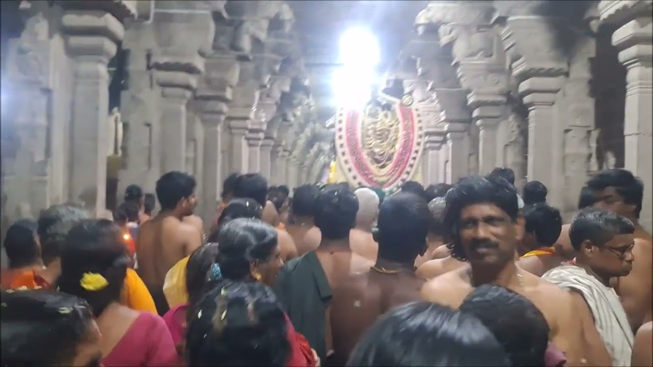 Swamy return to temple after suchindram sapthavarnam - remix with devaram (Source - Sounds of Isha)