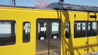 新2000系 急行列車通過と各停が発車のツーショット!!