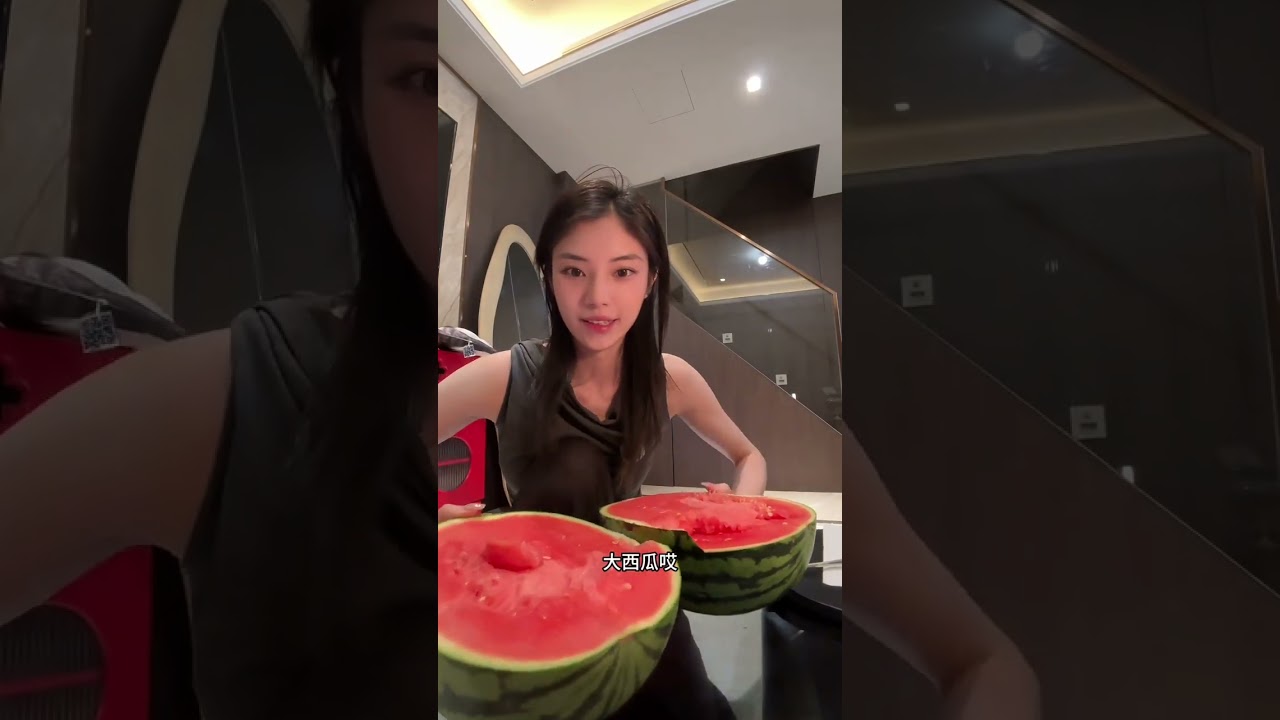 小根儿的水果分享！！奶白榴莲蜜！格莱斯无花果！甘美4k！ 榴莲蜜我过敏！味道蜜甜！有点像榴莲糖！这个品种的榴莲蜜不是很稀！核挺大！特别的甜！叫我对象都给吃了！格莱斯还不是很巅峰！蜜不多！还有好多无花