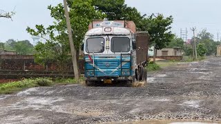 Indian Deadly Road | Indian Commercial Truck Running On Deadly Road - Entertainment World.