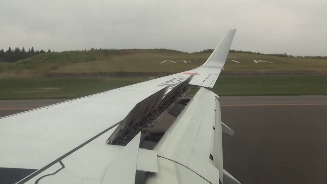 【機窓・修学旅行フライト】JAL165便 Boeing737-846 秋田空港着陸