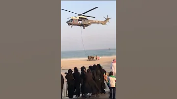 تنزيل الدبابات الحربيه من الباخره 