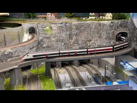 Märklin 39810 - Giruno mit Ergänzungswagenset 43463 - YouTube