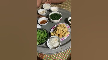 Chúng con cũng chỉ có cơm rau đạm bạc thôi bố ạ . Mời bố ăn cơm #life