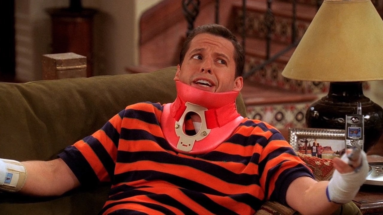 ALAM SE CAE DE LAS ESCALERAS - DOS HOMBRES Y MEDIO CAPITULOS COMPLETOS EN ESPAÑOL LATINO