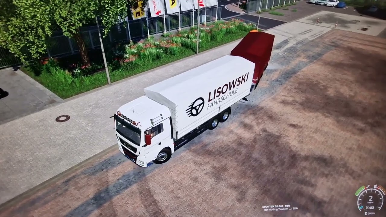 Mit dem Tandem Anhänger rückwärts versetzt an die Rampe. Grundfahraufgabe CE