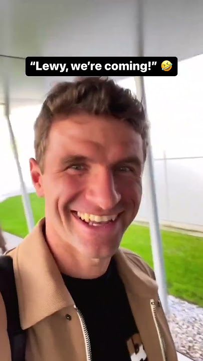 GOAL on X: Thomas Muller sent Robert Lewandowski a message 🤣 @esmuellert_   / X