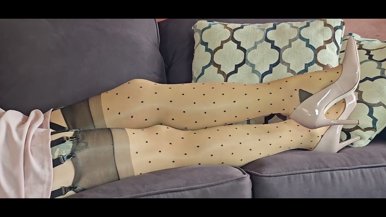 Примерка и отзыв о чулках и туфлях на высоком каблуке.