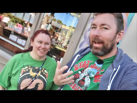 A Busy Disney World Day With My Sister During Holidays At Magic Kingdom & EPCOT / Christmas Time Fun
