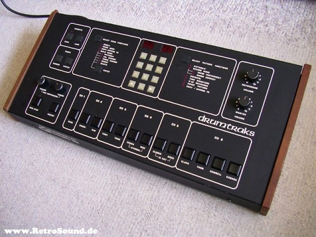 Sequential Circuits Drumtraks Drum-Machine - YouTube
