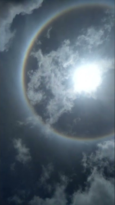 pelangi melingkari matahari
