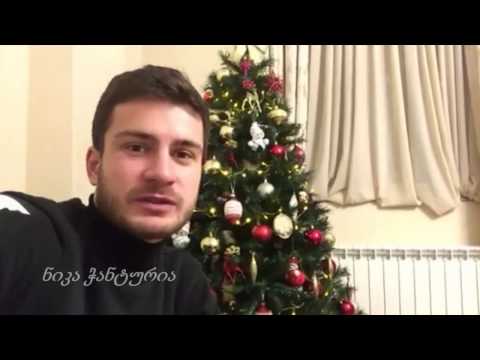 სპორტსმენები გულშემატკივარს ულოცავენ