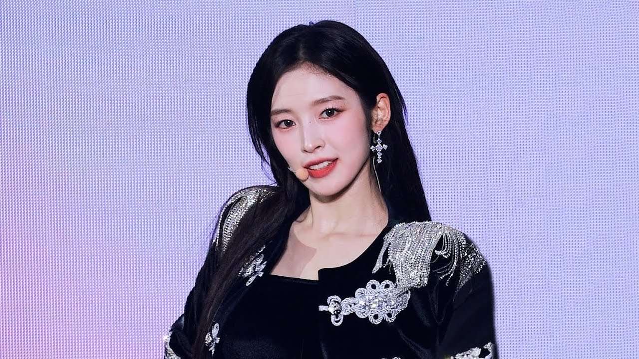 231125 오마이걸 아린 - '돌핀 & 살짝 설렜어 & 던던 댄스' 직캠 OHMYGIRL ARIN FANCAM @OH MY LAND