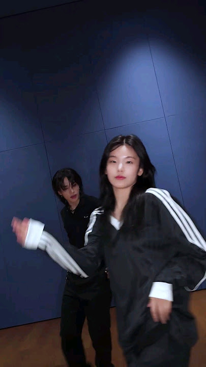 Hwang Hyunjin | Itzy Yeji | Chk Chk Boom Challenge