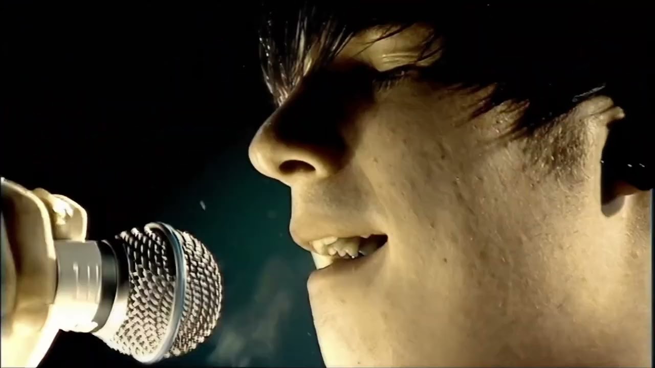 Funeral For A Friend - Escape Artists Never Die (Live At Spilling Blood In 8 mm) (2004)