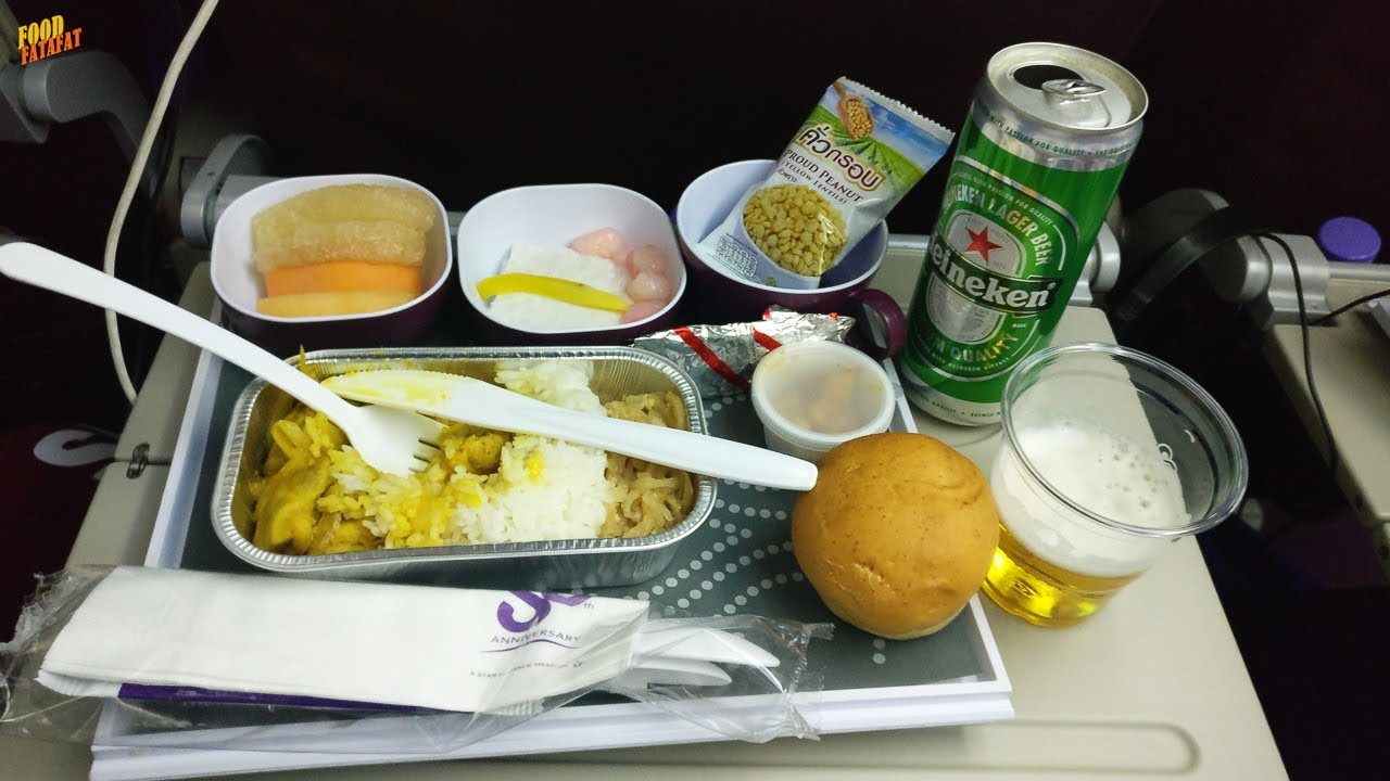 40,000 फ़ीट की ऊंचाई पर देखिये कितना टेस्टी खाना परोसता है थाई एयरवेज  | Delhi To Bangkok | Food Fatafat