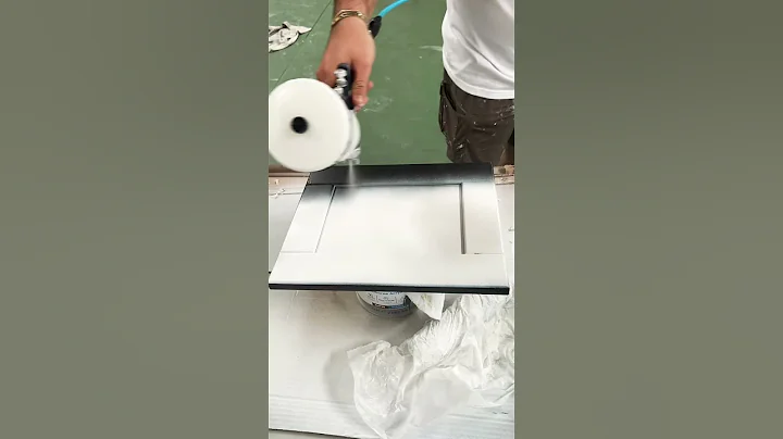 Spraying kitchen cabinets #cabinetpainting #painting #primer